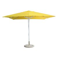 Keltainen aurinkovarjo ravintolaterassille 3x3m
