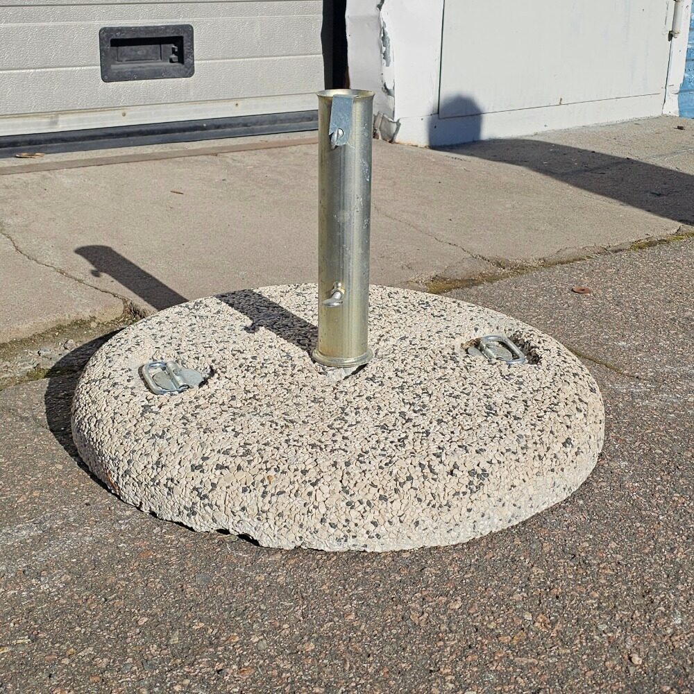 Aurinkovarjon jalka kivi (1) Aurinkovarjon jalka kivi (1)