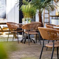 96910390_terrasstoel_jacco_naturel_sfeer_2